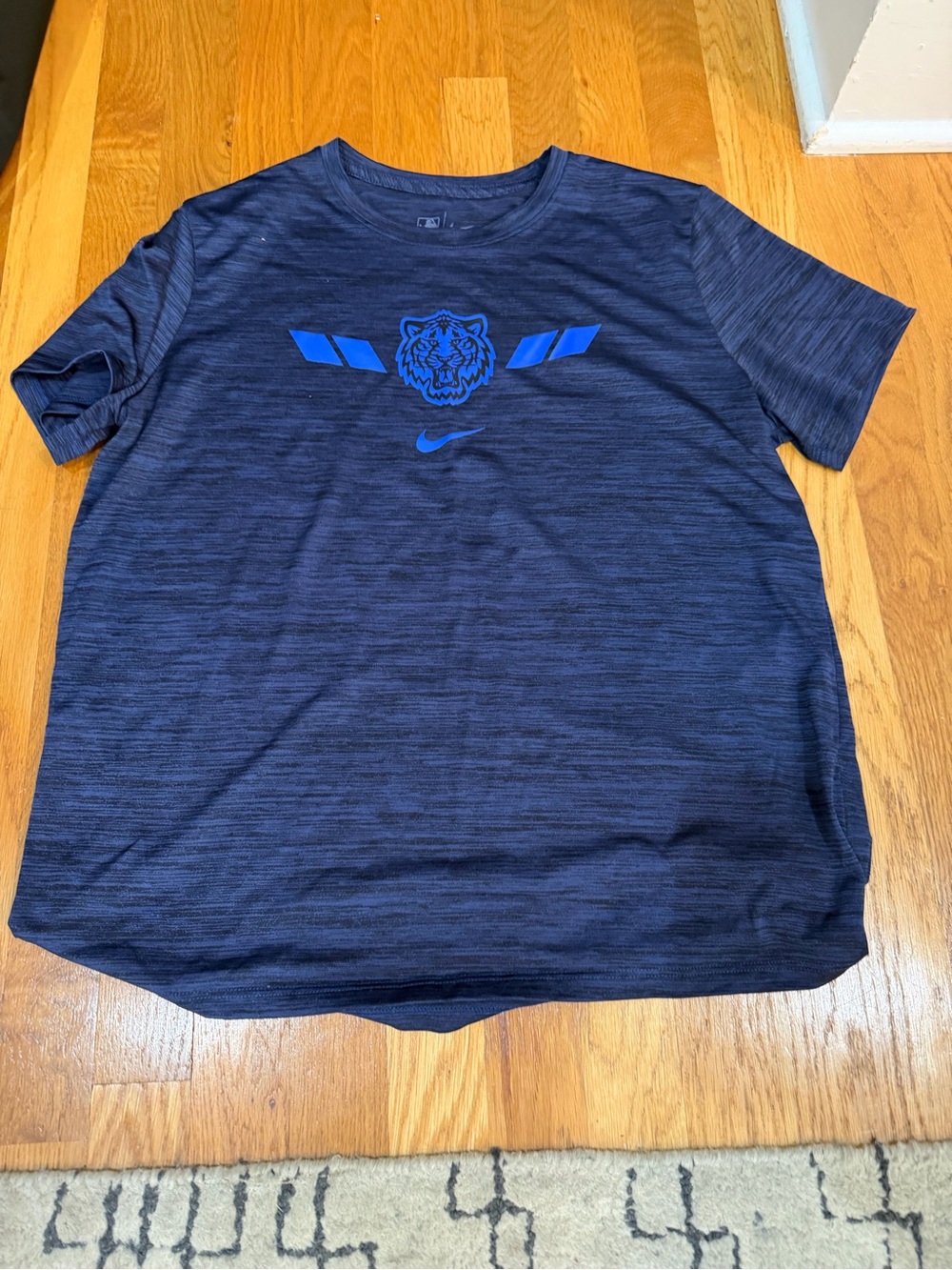 Nike women’s  Navy Blue Graphic Performance T-Shirt